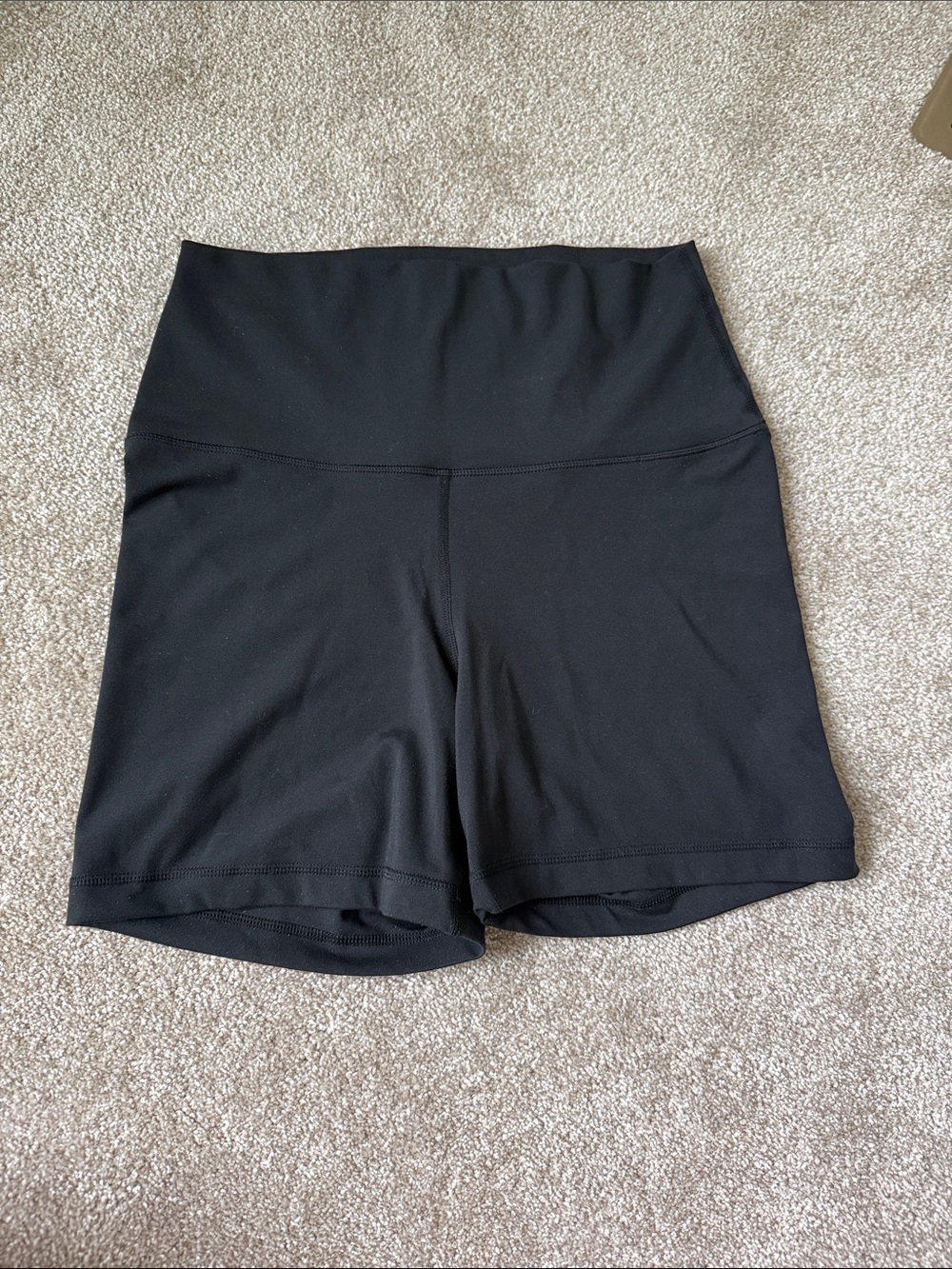 NWOT Yogalicious Lux Everyday Super Hi Rise Short L
